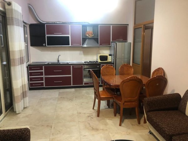 Tirane, jepet me qera apartament 1+1 Kati 6, 70 m² 600 € (Liqeni i thate)