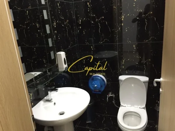 Tirane, jepet me qera ambjent biznesi Kati 0, 120 m² 1.000 € (ALI DEMI)