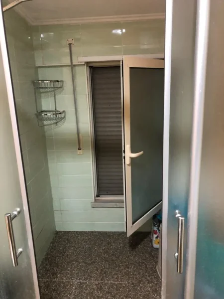 Tirane, jepet me qera apartament 1+1 Kati 6, 70 m² 600 € (Liqeni i thate)