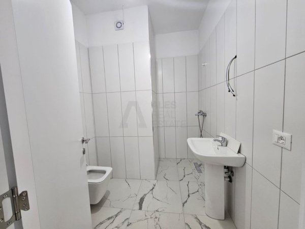 Tirane, jepet me qera apartament 2+1 Kati 3, 89 m² 500 € (Univers City)