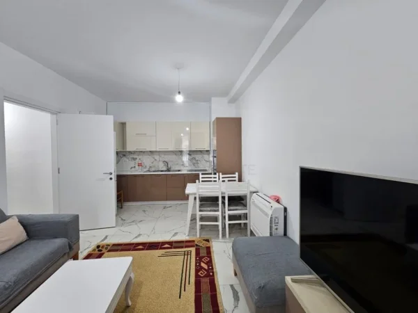 Tirane, jepet me qera apartament 2+1 Kati 3, 89 m² 500 € (Univers City)