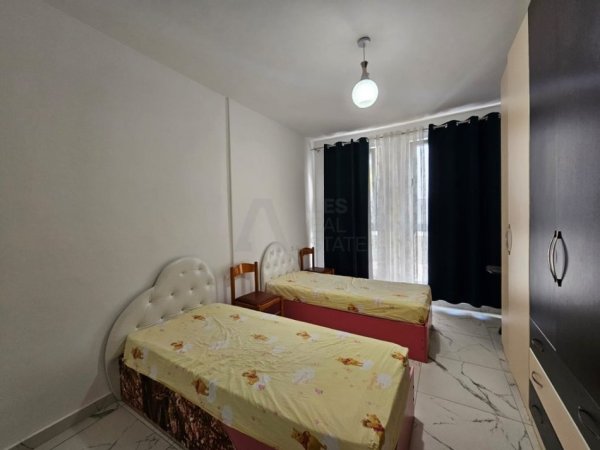 Tirane, jepet me qera apartament 2+1 Kati 3, 89 m² 500 € (Univers City)