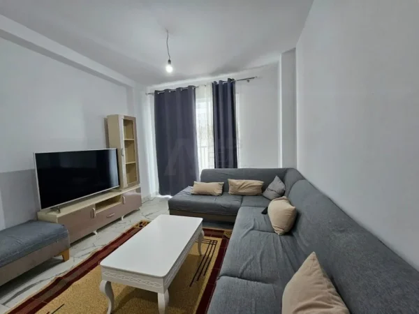 Tirane, jepet me qera apartament 2+1 Kati 3, 89 m² 500 € (Univers City)