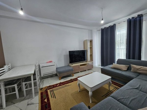 Tirane, jepet me qera apartament 2+1 Kati 3, 89 m² 500 € (Univers City)