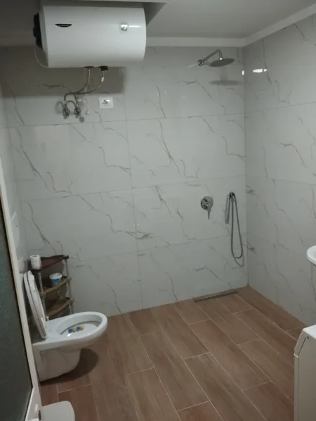 Tirane, jap me qera shtepi 2+1 Kati 0, 65 m²