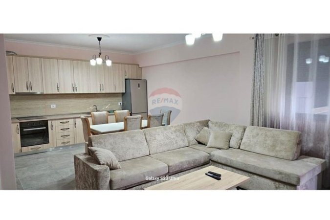 Tirane, jepet me qera apartament 1+1+Ballkon , 75 m² 550 € (Ish fusha Aviacionit)