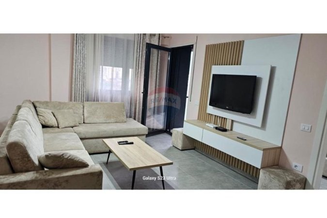 Tirane, jepet me qera apartament 1+1+Ballkon , 75 m² 550 € (Ish fusha Aviacionit)