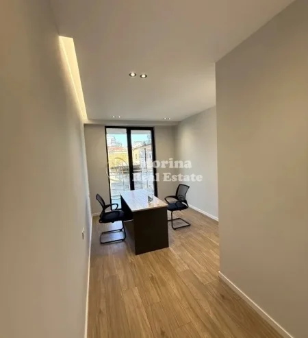 Tirane, jepet me qera ambjent biznesi Kati 3, 70 m² 700 € (Mine Peza)