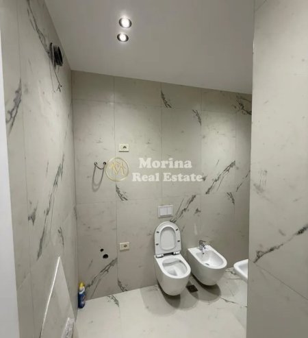 Tirane, jepet me qera ambjent biznesi Kati 3, 70 m² 700 € (Mine Peza)