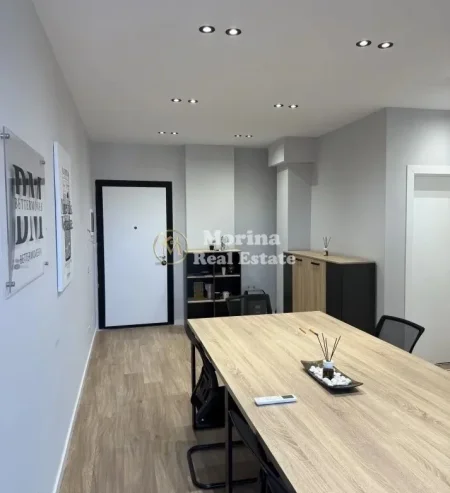 Tirane, jepet me qera ambjent biznesi Kati 3, 70 m² 700 € (Mine Peza)