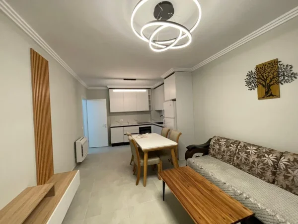Tirane, jepet me qera apartament 2+1 Kati 6, 96 m² 550 € (Univers City)