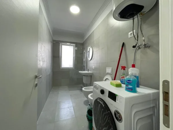 Tirane, jepet me qera apartament 2+1 Kati 6, 96 m² 550 € (Univers City)