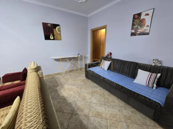 Tirane, jepet me qera 2+1 , 129 m² 700 € (Rruga e kavajes)