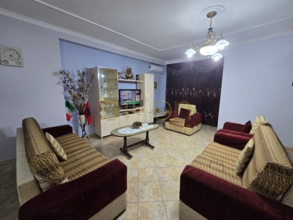 Tirane, jepet me qera 2+1 , 129 m² 700 € (Rruga e kavajes)