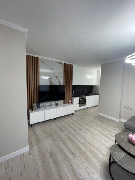 Tirane, jepet me qera apartament 1+1 Kati 2, 75 m² 900 € (rruga kosovareve)