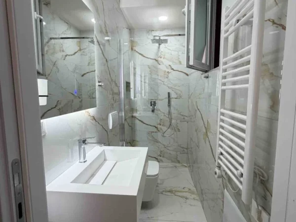 Tirane, jepet me qera apartament 1+1 Kati 2, 600 € (ish parku)