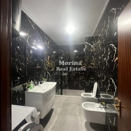 Tirane, jepet me qera apartament 3+1 Kati 9, 125 m² 700 € (Komuna e Parisit)