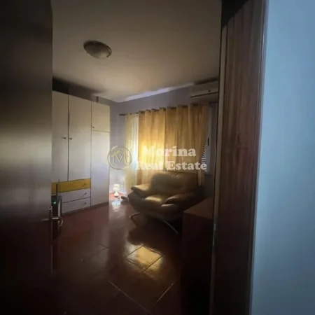 Tirane, jepet me qera apartament 3+1 Kati 9, 125 m² 700 € (Komuna e Parisit)