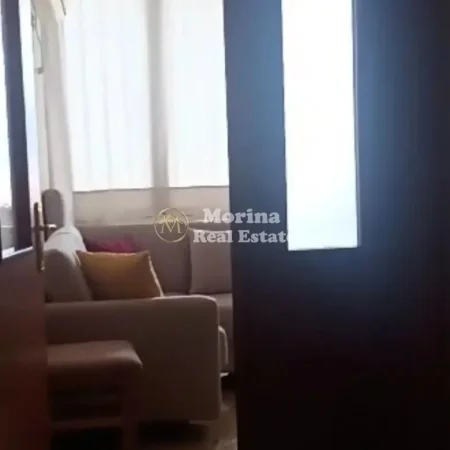 Tirane, jepet me qera garsonier 1+1 Kati 6, 40 m² 300 € (Ali Demi)