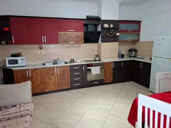 Tirane, jepet me qera apartament 2+1 Kati 8, 700 m² 700 € (rruga durresit)