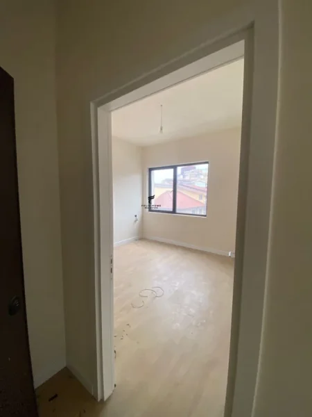 Tirane, jepet me qera zyre Kati 2, 115 m² 1.100 € (VASIL SHANTO)