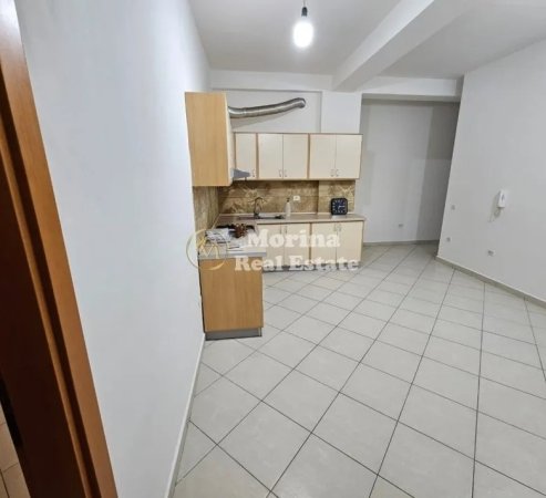 Tirane, jepet me qera apartament 2+1 Kati 4, 100 m² 600 € (Liqeni i Thate)