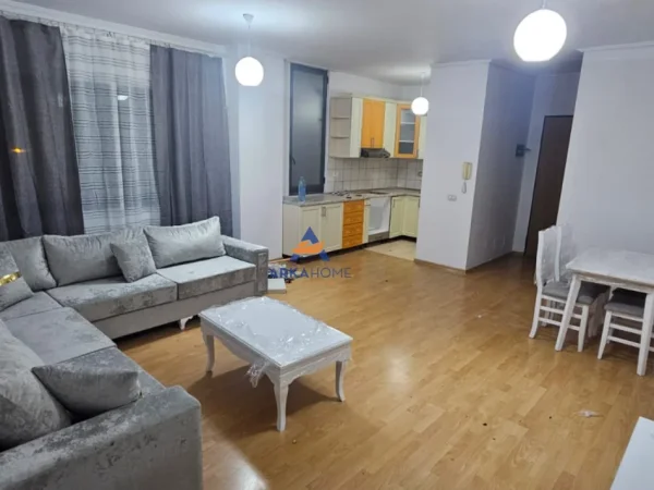 Tirane, jepet me qera apartament 2+1+Ballkon , 110 m² 521 € 