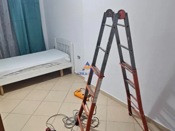 Tirane, jepet me qera apartament 2+1+Ballkon , 110 m² 521 € 