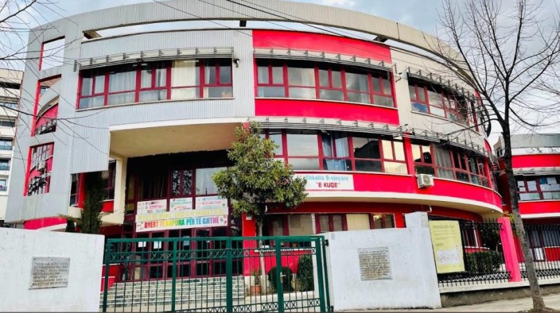 Tirane, shitet apartament 2+1+Ballkon Kati 4, 70 m² 148.000 € (Shkolla Kuqe)