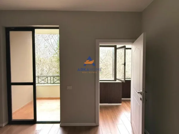 Tirane, jepet me qera apartament 1+1+Ballkon Kati 3, 65 m² 700 €