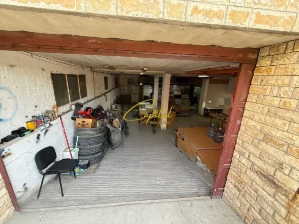 Tirane, jepet me qera magazine Kati -1, 185 m² 700 € (DELIJORGJI)