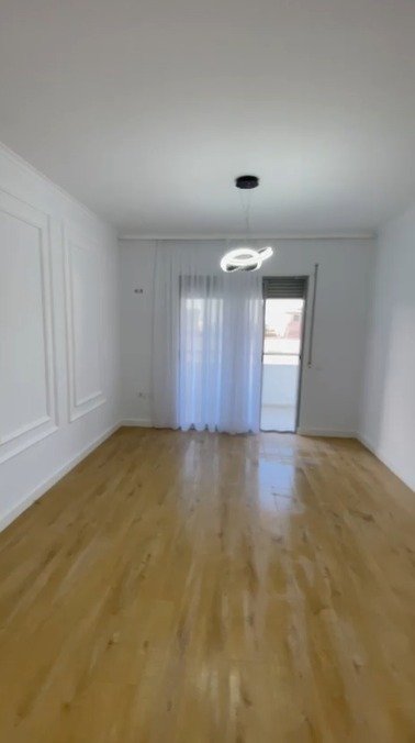 Tirane, shitet apartament 2+1+Aneks+Ballkon Kati 8, 98 m² 153.000 € 