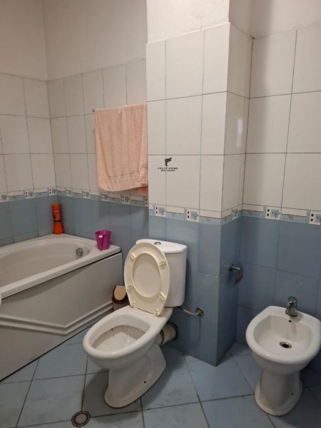 Tirane, jepet me qera apartament 2+1 , 100 m² 700 € (MINE PEZA)