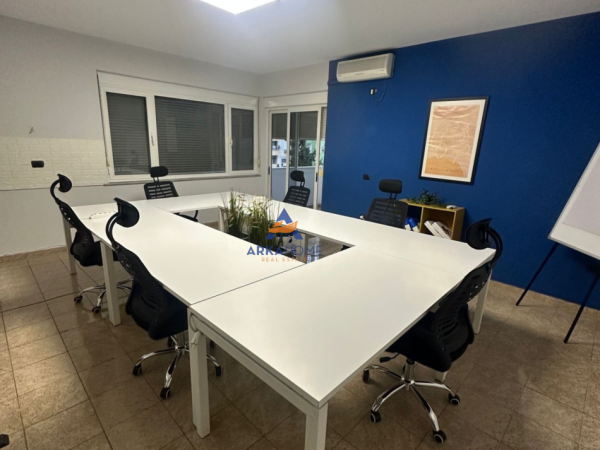 Tirane, jepet me qera zyre Kati 4, 60 m² 1.800 € 