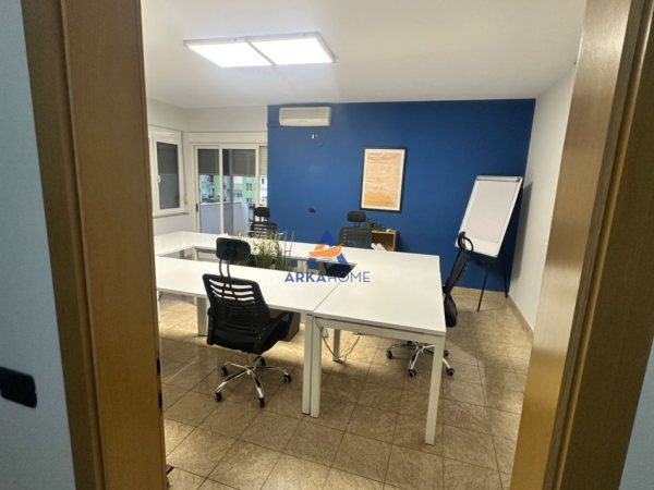 Tirane, jepet me qera zyre Kati 4, 60 m² 1.800 € 