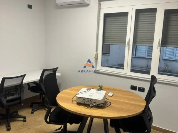 Tirane, jepet me qera zyre Kati 4, 60 m² 1.800 € 
