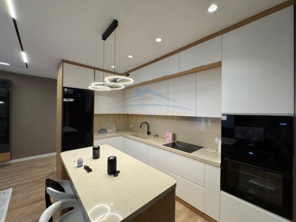Tirane, jepet me qera apartament 2+1+2 Kati 6, 125 m² 1.800 € (KOMPLEKSI DELIJORGJI)