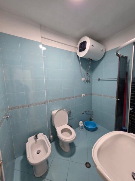 Tirane, jepet me qera apartament 2+1 Kati 8, 93 m² 500 € (Yzberisht perballe Grand Gallery)