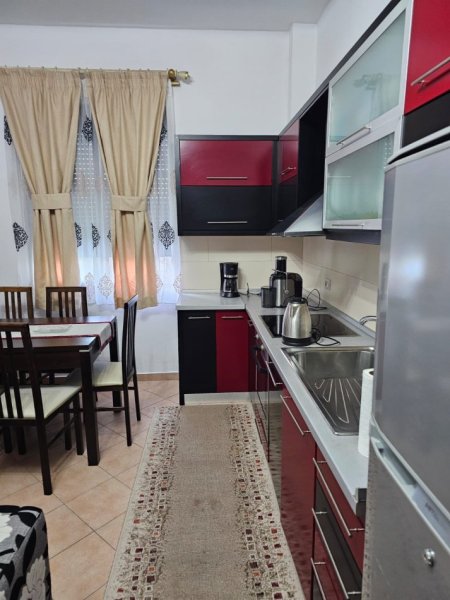 Tirane, jepet me qera apartament 2+1+Ballkon Kati 2, 100 m² 550 € (Aleksander Moisiu)