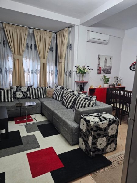Tirane, jepet me qera apartament 2+1+Ballkon Kati 2, 100 m² 550 € (Aleksander Moisiu)