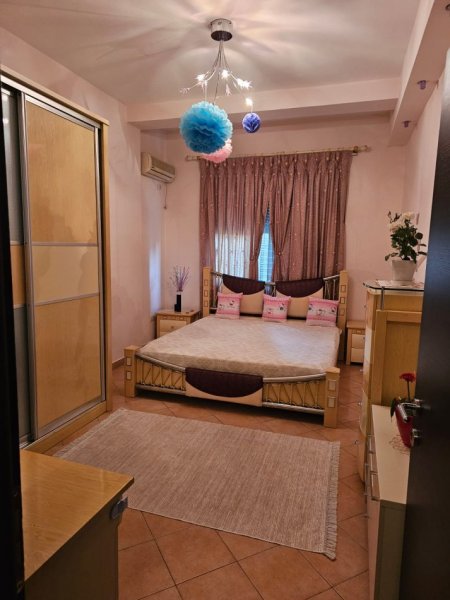 Tirane, jepet me qera apartament 2+1+Ballkon Kati 2, 100 m² 550 € (Aleksander Moisiu)