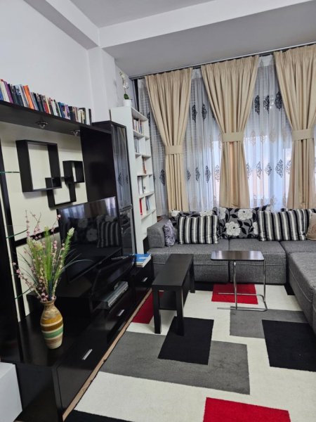 Tirane, jepet me qera apartament 2+1+Ballkon Kati 2, 100 m² 550 € (Aleksander Moisiu)