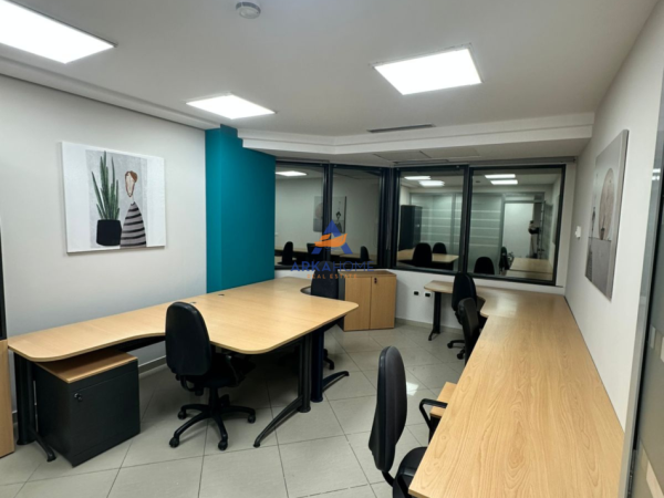 Tirane, jepet me qera zyre Kati 10, 80 m² 1.000 € 