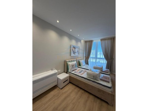 Tirane, jepet me qera apartament 2+1+2 Kati 10, 110 m² 1.300 € (GALERIA , Rruga e Barrikadave)