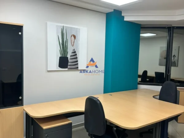 Tirane, jepet me qera zyre Kati 10, 80 m² 1.000 € 