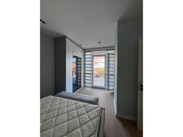Tirane, jepet me qera apartament 2+1+Ballkon Kati 1, 100 m² 600 € (Sauk)