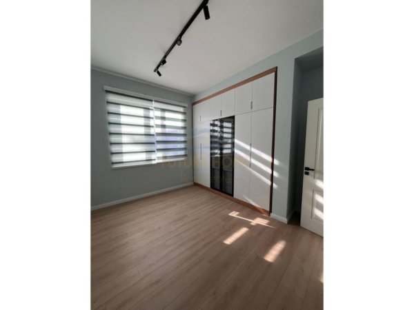Tirane, jepet me qera apartament 2+1+Ballkon Kati 1, 100 m² 600 € (Sauk)