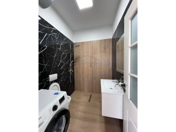 Tirane, jepet me qera apartament 2+1+Ballkon Kati 1, 100 m² 600 € (Sauk)