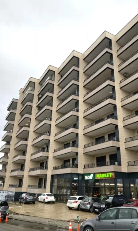 Shitet 1+1+Ballkon + 2 Poste Parkimi ,me Pamje nga Liqeni , 89 m² 330.000 €