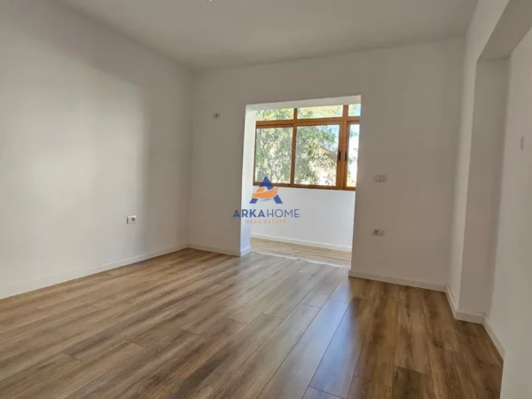 Tirane, shitet apartament 1+1+Ballkon , 44 m² 98.000 € 